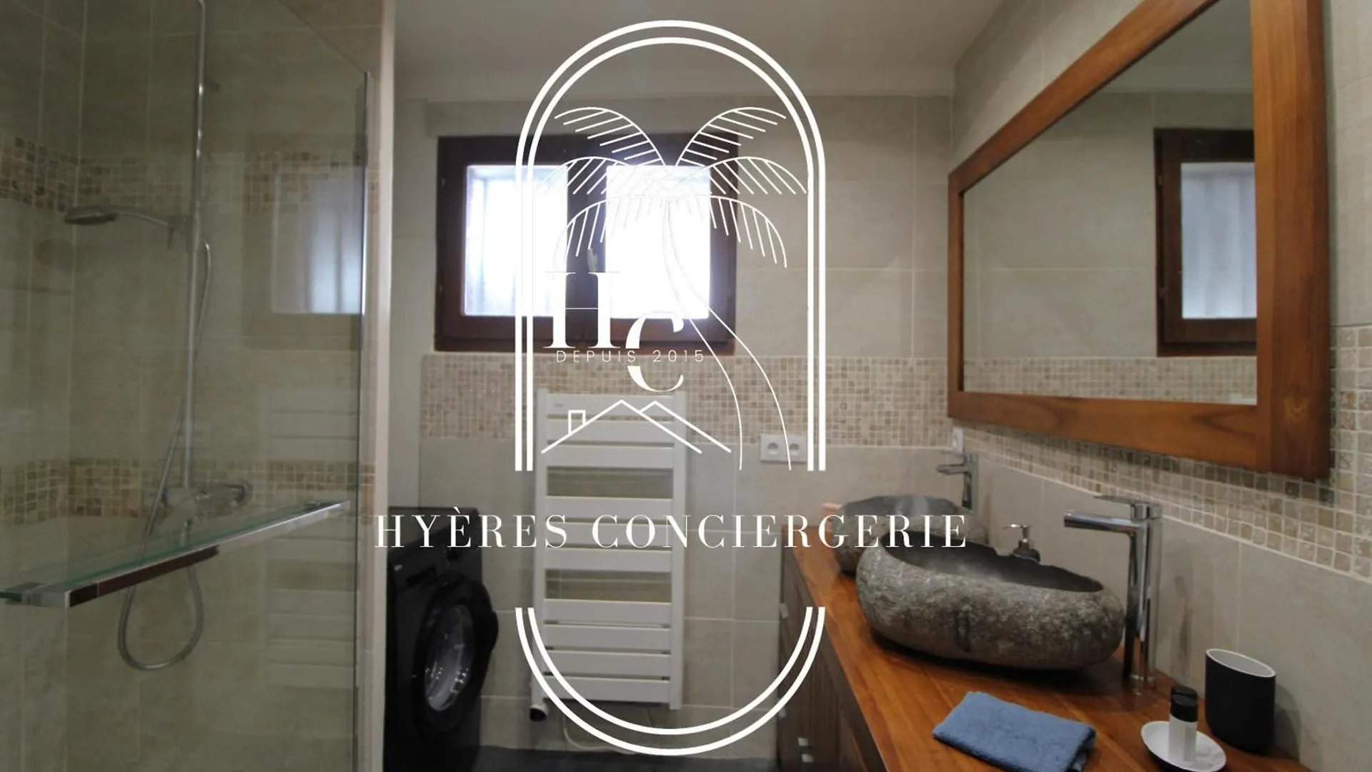 Appartement Triplex Le Port d'Hyères-400m-CLIM/WIFI/PARKING 0*,  France